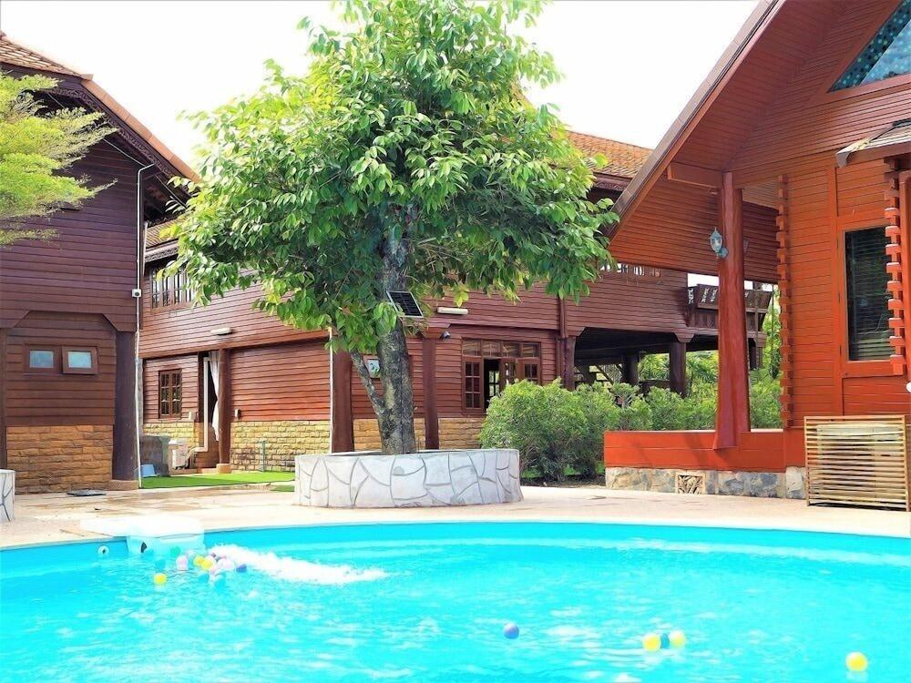 Baan Thai Lanna Pattaya Room Type - Lanna Deluxe 2 King 2 Bedroom- Poolside