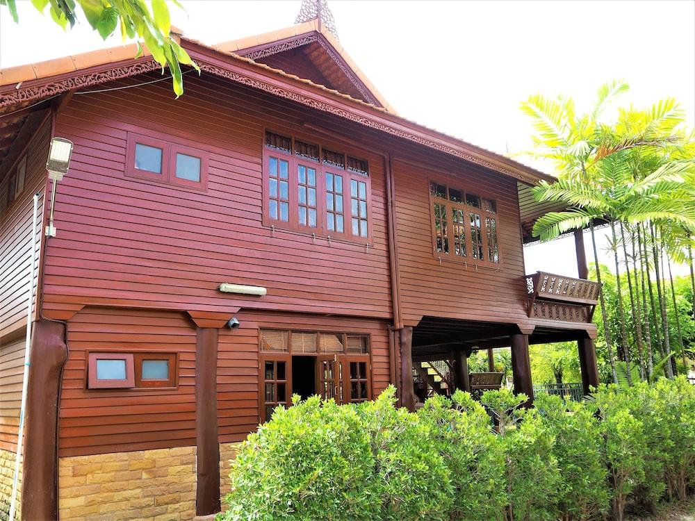 Baan Thai Lanna Pattaya Room Type - 1 King Beds 1 Bedroom - Poolside Baan Thai Lanna Pattaya Room Type - 1 King Beds 1 Bedroom - Poolside