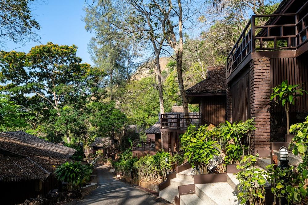 Baan Krating Phuket Resort - Tap to explore photos
