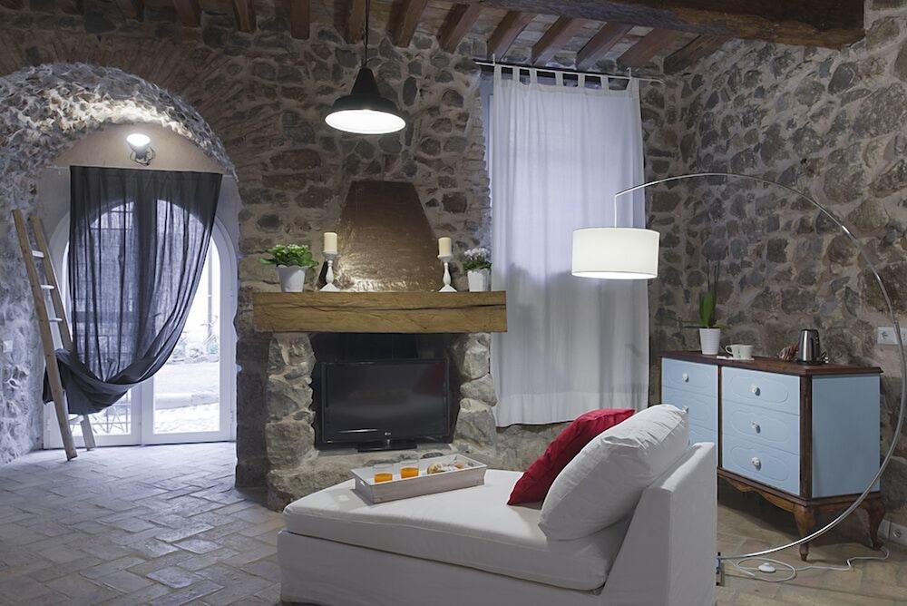 Borgo Vistalago - Tap to explore photos