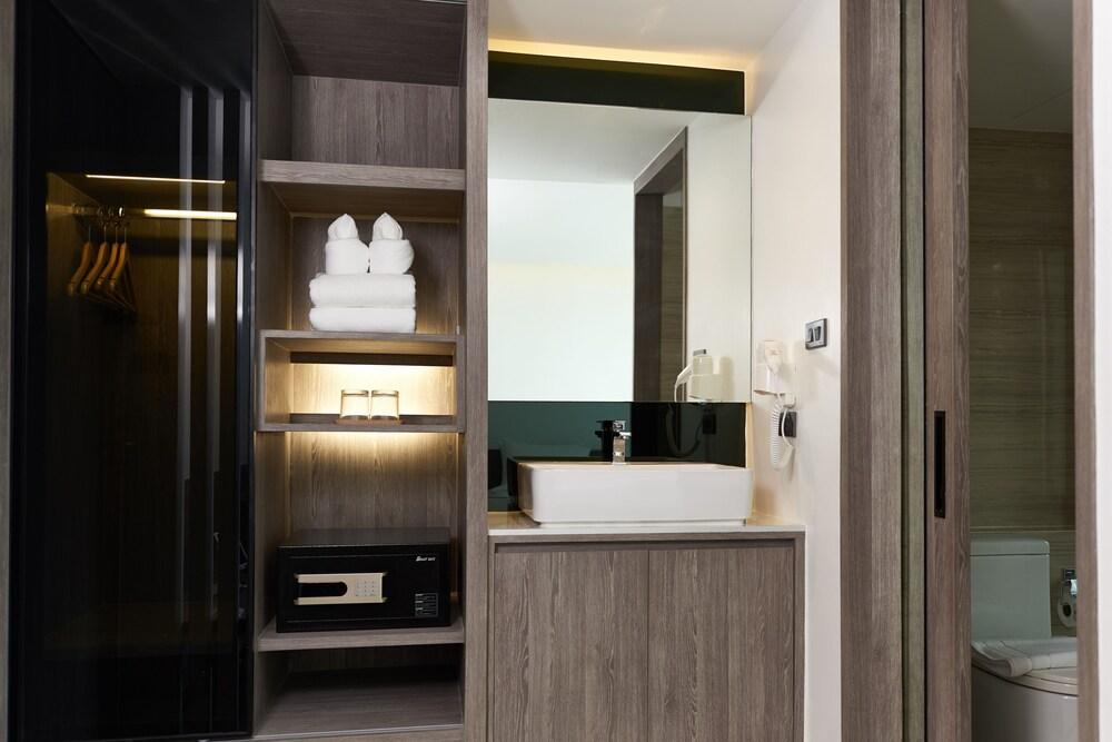 Amarin Hotel Rama 8 Room Type - Deluxe Double Room