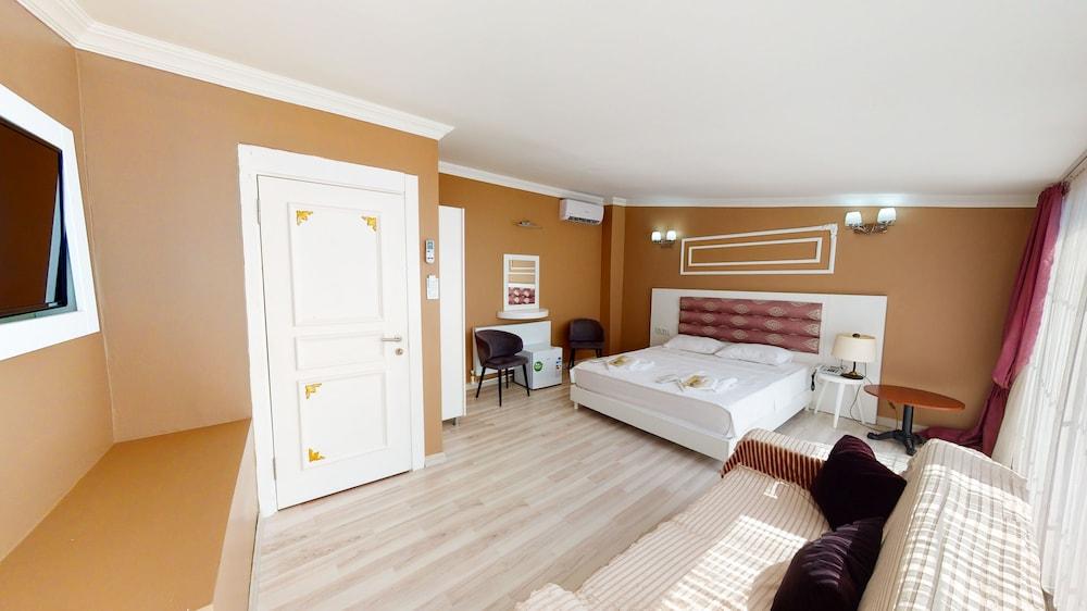 The Wolf Hotel Room Type - Deluxe Studio Suite