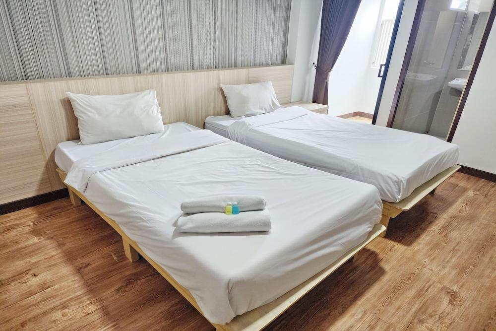 Station 203 Hotel Room Type - Standard Twin Room