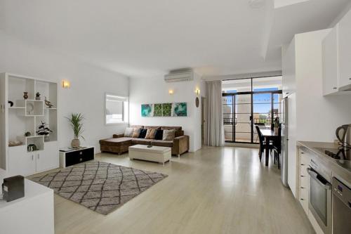 Ultimate 2-Bed Apartment in Surry Hills - Ultimate Convenience Room Type - Two-Bedroom Apartment