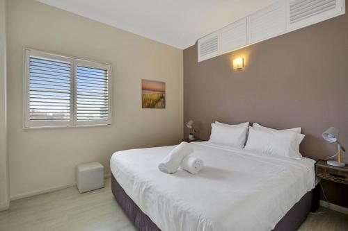 Ultimate 2-Bed Apartment in Surry Hills - Ultimate Convenience - Tap to explore photos