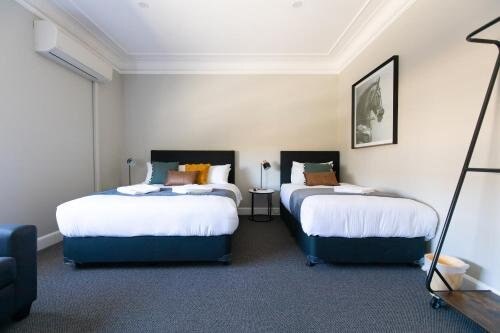 Horse and Jockey Hotel Homebush - Tap to explore photos