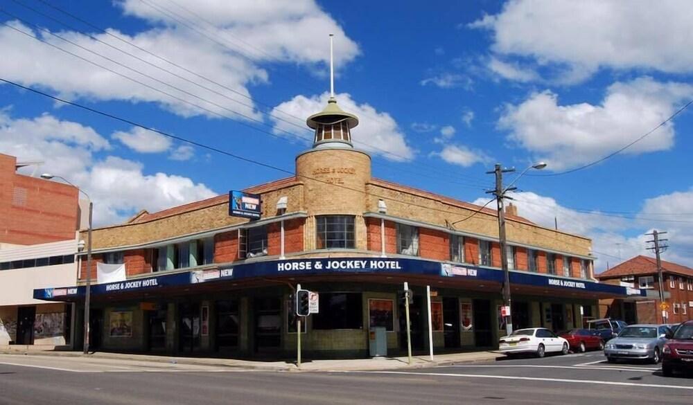 Horse and Jockey Hotel Homebush - Tap to explore photos