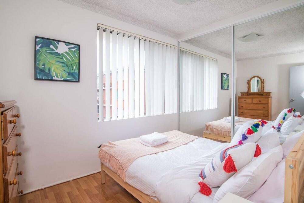 Simple Comfort! 2bed1bath Unit in Meadowbank - Tap to explore photos