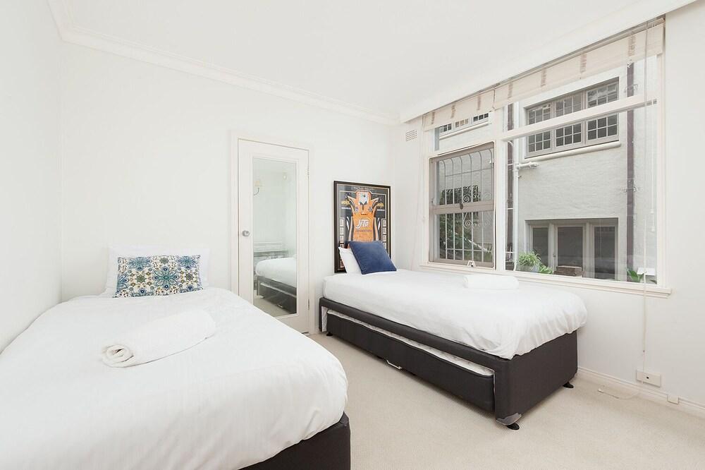 Harbour Front Single Level Apartment - Tap to explore photos
