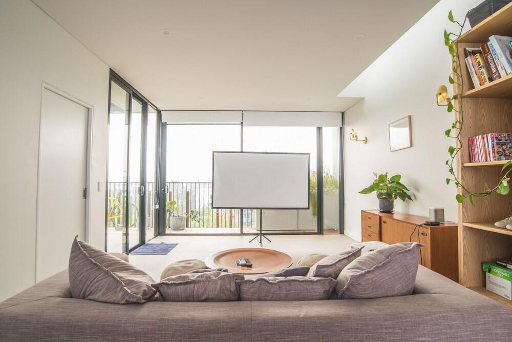 Inner City Penthouse With Private Rooftop - Tap to explore photos