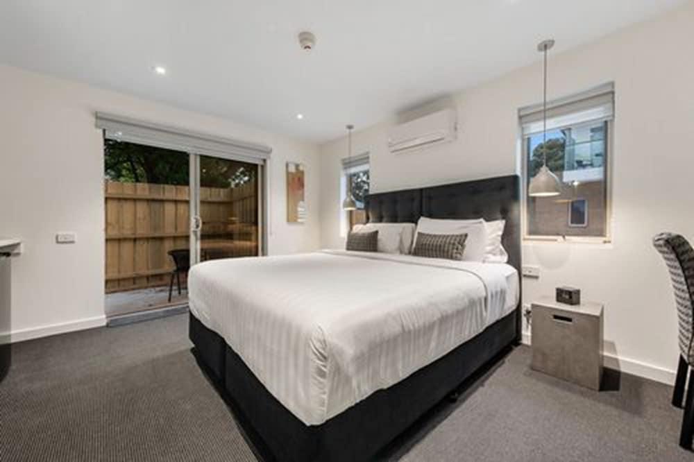 Melbourne Airport Motel Room Type - Deluxe King Studio Melbourne Airport Motel Room Type - Deluxe King Studio