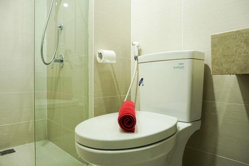 Deluxe and Comfortable Studio Puri Mansion Apartment - Tap to explore photos