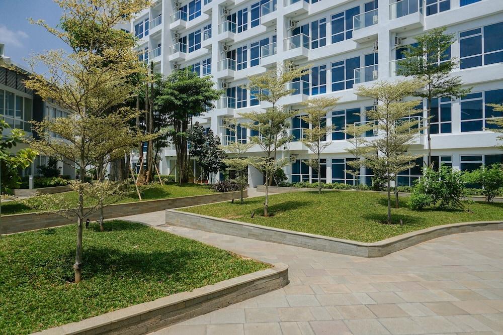 Deluxe and Comfortable Studio Puri Mansion Apartment