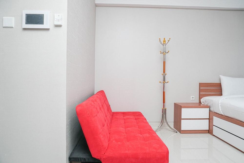 Spacious Studio with City View West Vista Apartment - Tap to explore photos