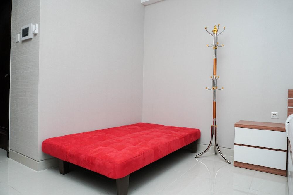Spacious Studio with City View West Vista Apartment - Tap to explore photos