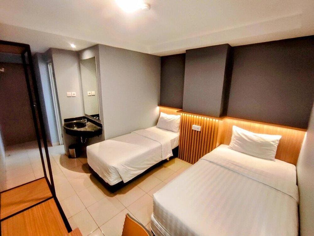 Studio One Thamrin Hotel Room Type - Standard Double Room
