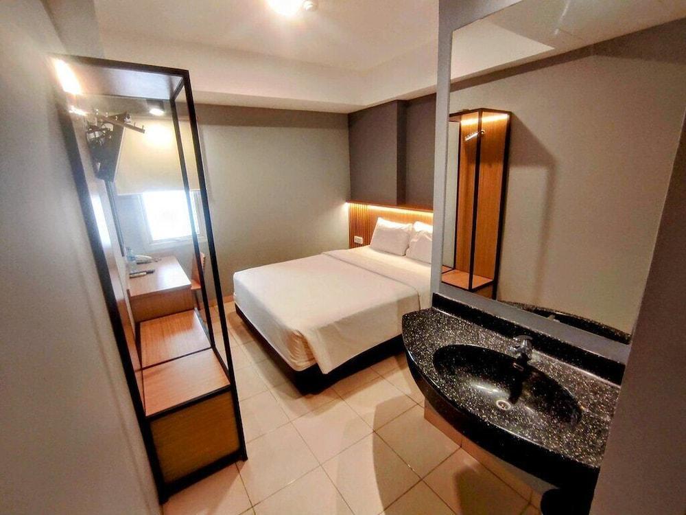 Studio One Thamrin Hotel - Tap to explore photos