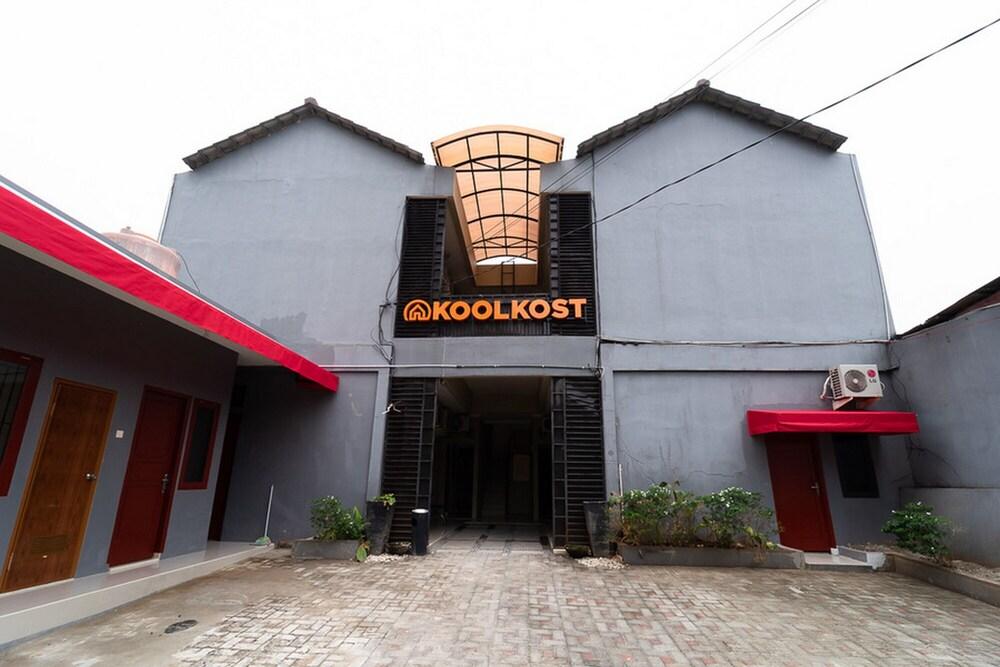 KoolKost Syariah @ Cipete Raya - Tap to explore photos