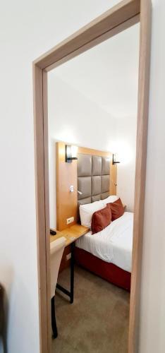 Hotel de France 18 Room Type - Budget Double Room