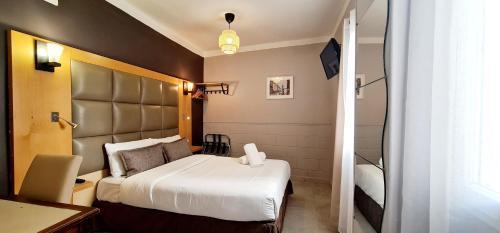 Hotel de France 18 Room Type - Double Room