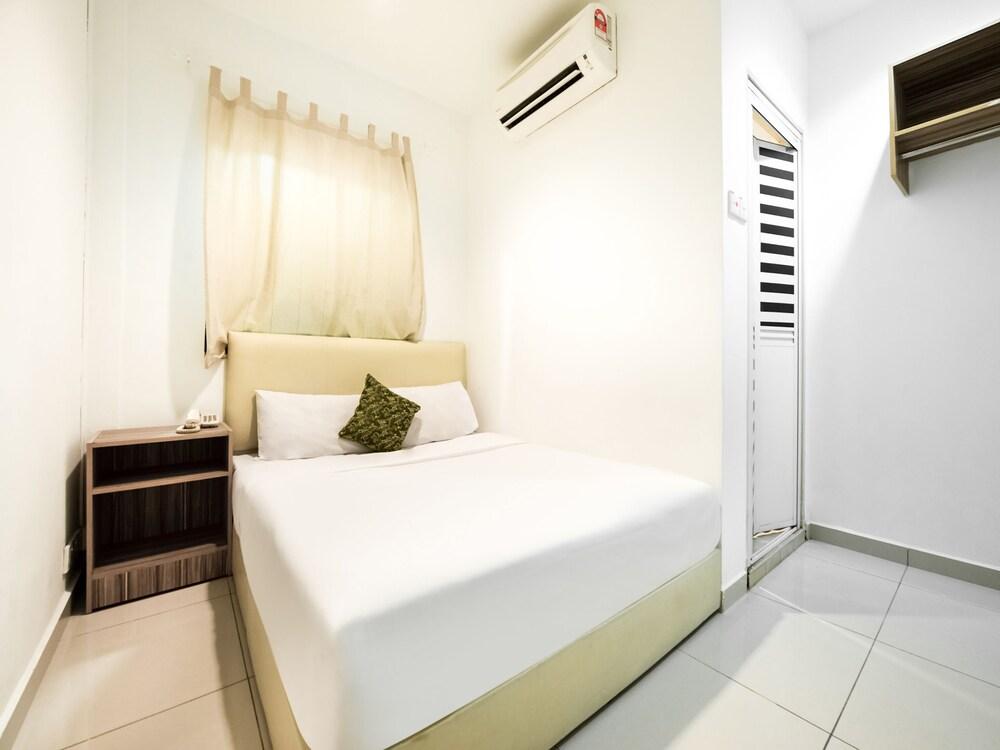 OYO 89618 Delegant Hotel