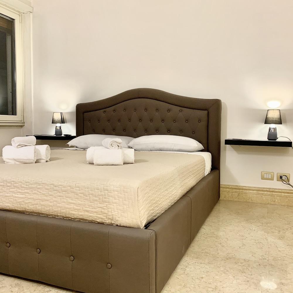 Simon's Guest House Rome Room Type - Deluxe Room