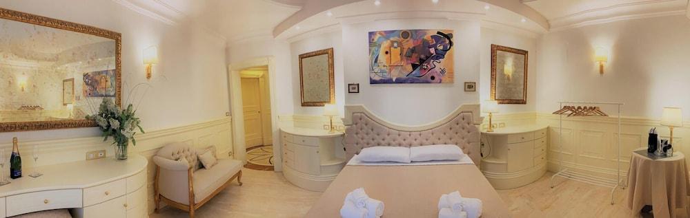 Simon's Guest House Rome Room Type - Deluxe Suite, Jetted Tub