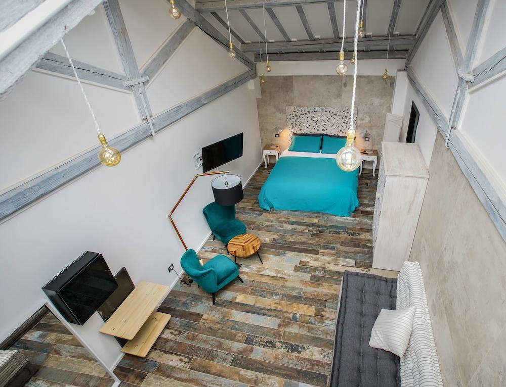 Rosso Cortese Room Type - Comfort Suite, Ensuite (Suite Junior) Rosso Cortese Room Type - Comfort Suite, Ensuite (Suite Junior)