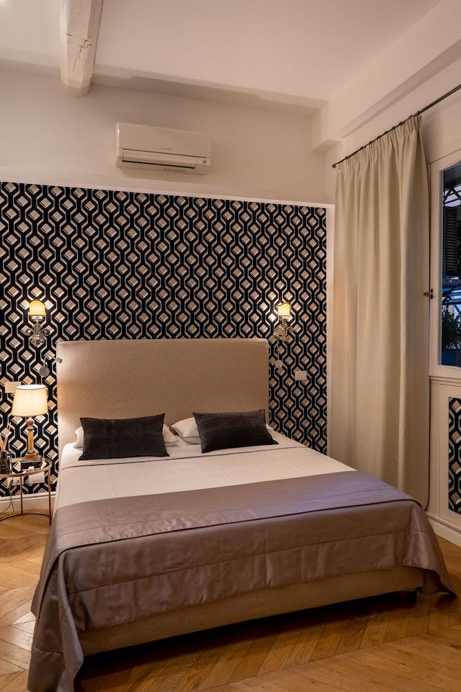 EBL Luxury Home Room Type - Deluxe Room, 1 Bedroom
