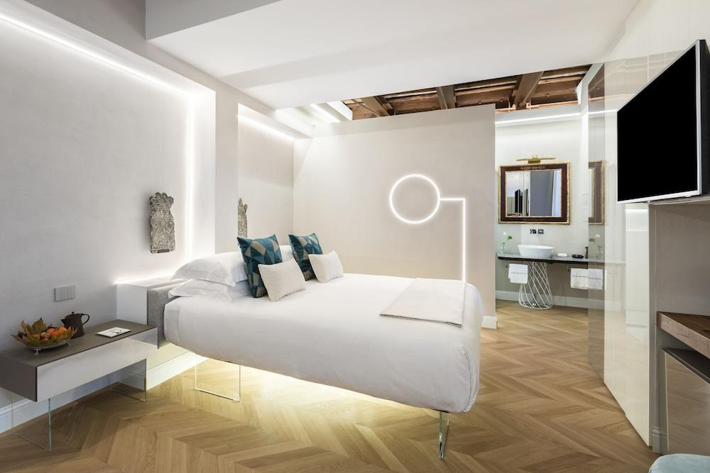 Poēsis Experience Hotel Room Type - Deluxe Room, Balcony