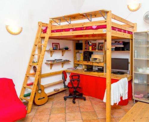 Charming Studio near the Colosseum in Rome, 45 m² with Balcony - Tap to explore photos