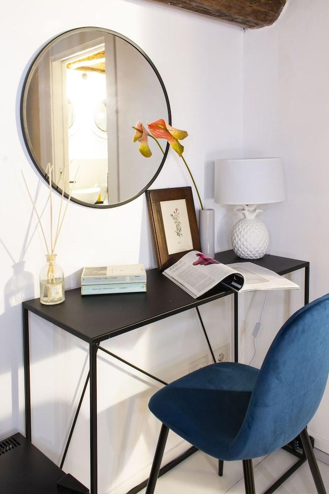 Casa Pietra Room Type - City Suite, Private Bathroom, City View