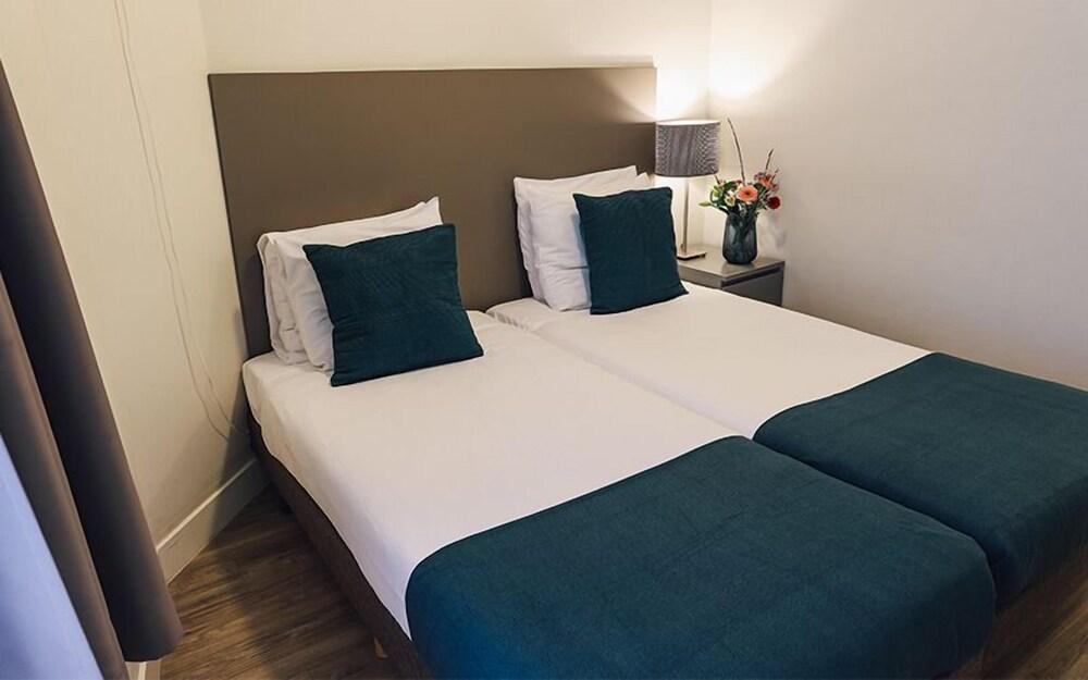 Hotel Corner House Room Type - Twin Room