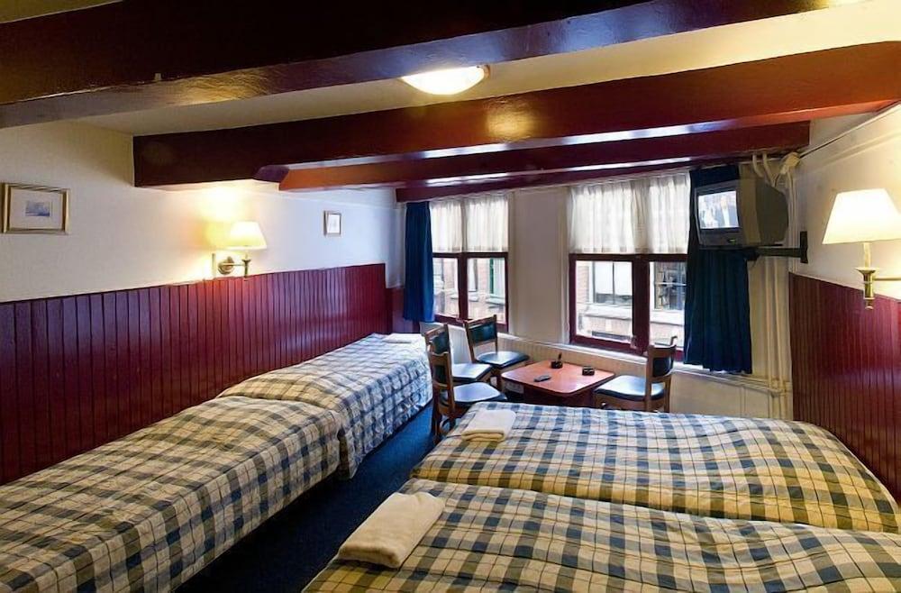 Hotel De Mallemoolen Room Type - 5 person room with shared bathroom