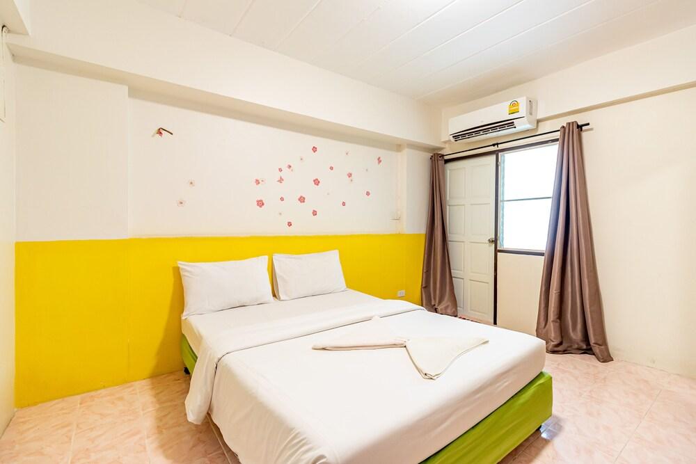 Alanda Hotel & Apartment Pinklao Bangkok Room Type - Standard Queen Room