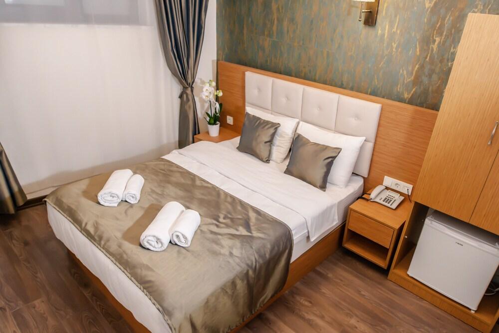 The Camelot Hotel Room Type - Economy Double Room