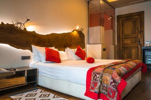 West Pera Hotel Room Type - Deluxe Double Room