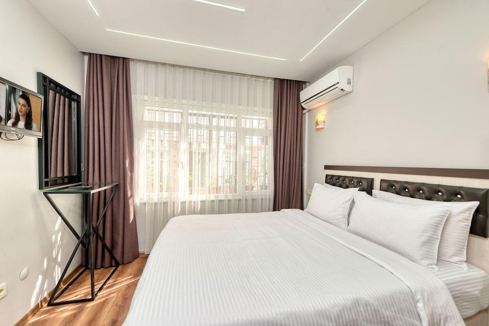 Bright Apart Hotel Room Type - Family Apartment, 2 Bedrooms, Garden View