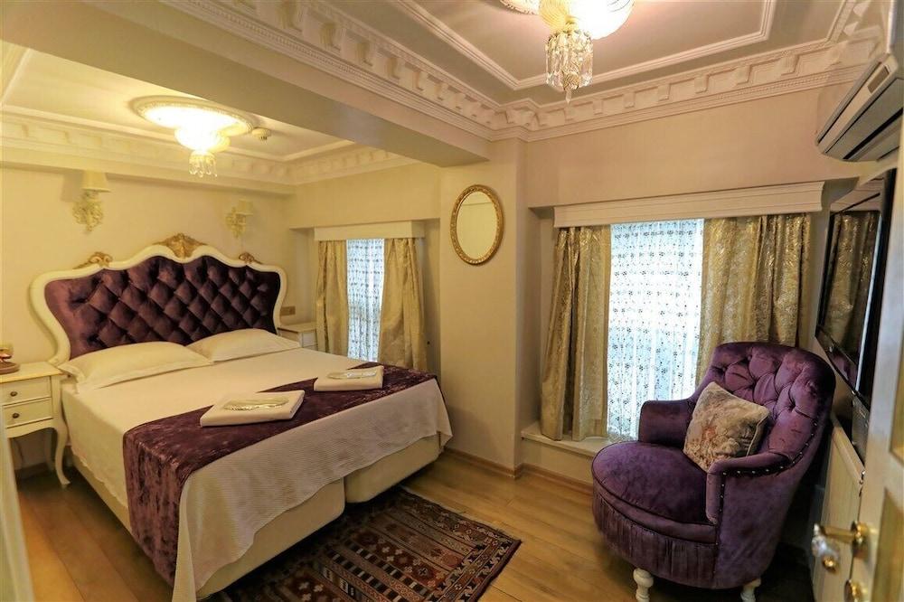 Romantic Mansion Room Type - Family Suite, 2 Bedrooms, Non Smoking, City View