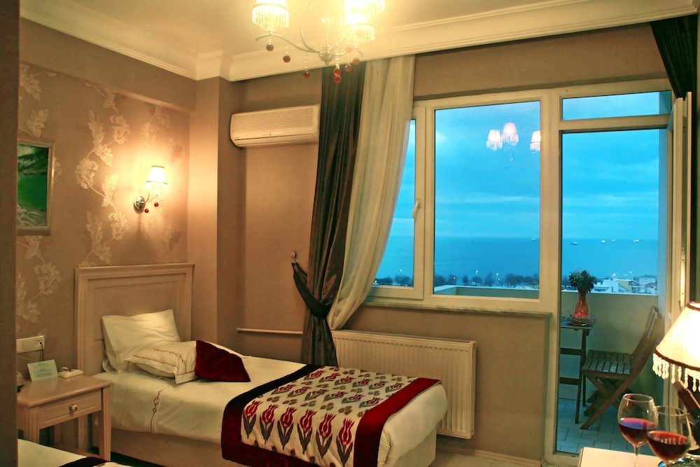 Divas Hotel Room Type - Deluxe Room, Balcony, Sea View