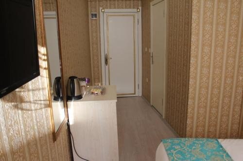 Omega Inn Room Type - Triple Room