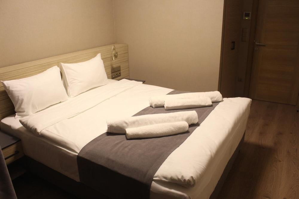 Endless Comfort Hotel Room Type - Deluxe Room (Quadruple Use) Endless Comfort Hotel Room Type - Deluxe Room (Quadruple Use)