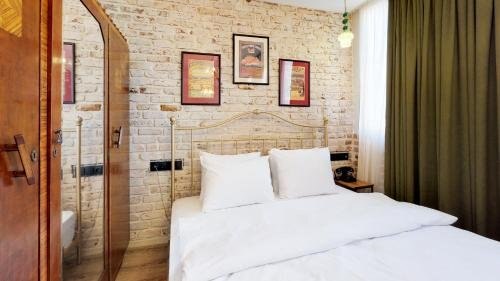 Hotel Des Arts Galata - Tap to explore photos