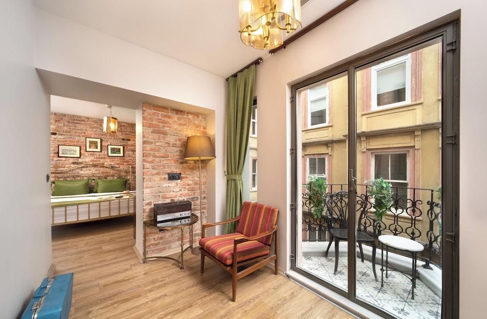 Hotel Des Arts Galata Room Type - Junior Suite, Balcony