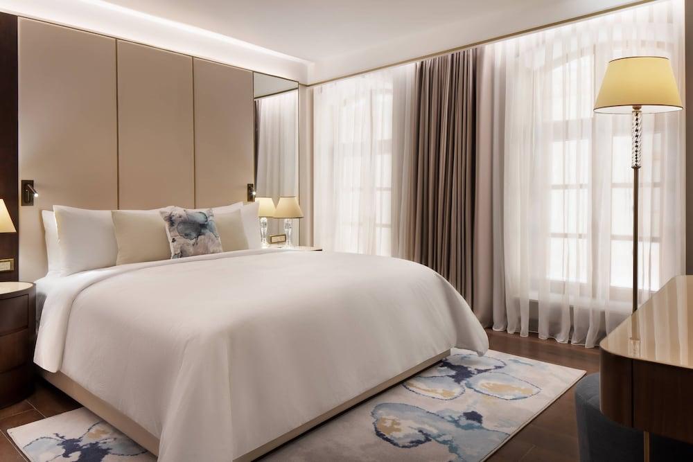 JW Marriott Istanbul Bosphorus Room Type - Suite, 1 Queen Bed (View)