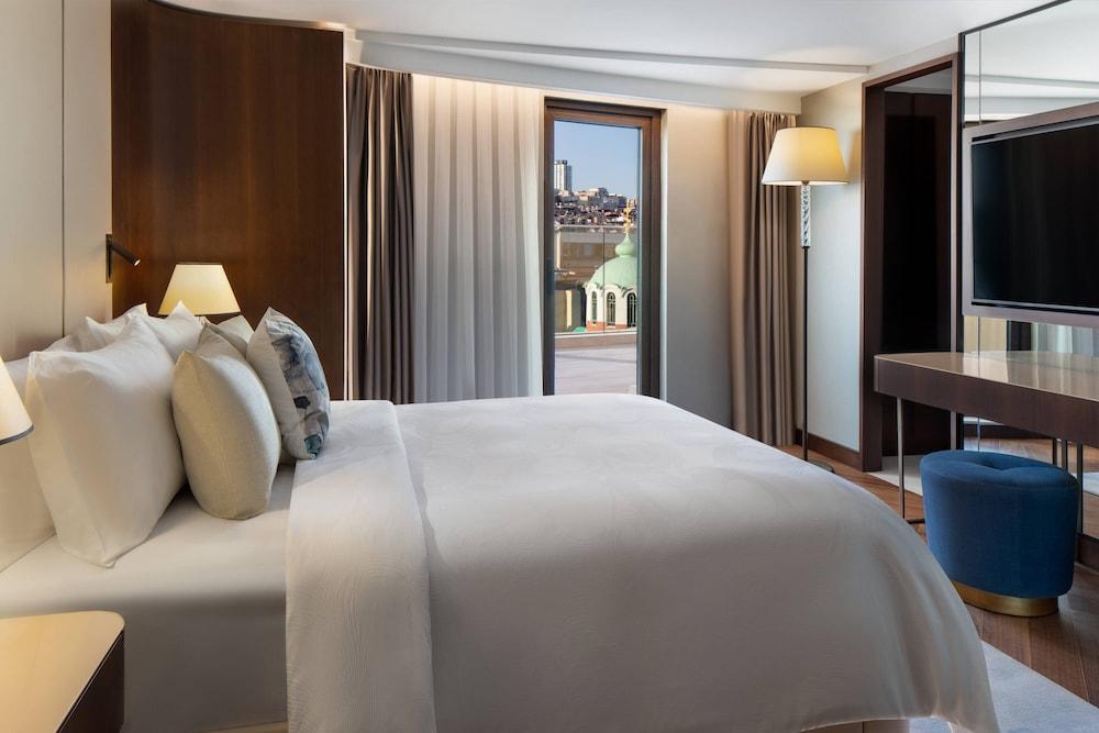 JW Marriott Istanbul Bosphorus Room Type - Premier Room, 1 Queen Bed, Tower (View)