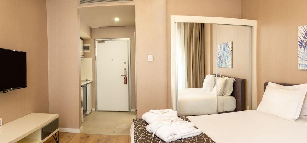 Elm Suite Hotel Room Type - Deluxe Room