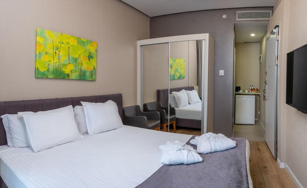 Elm Suite Hotel Room Type - Standard Double Room Elm Suite Hotel Room Type - Standard Double Room