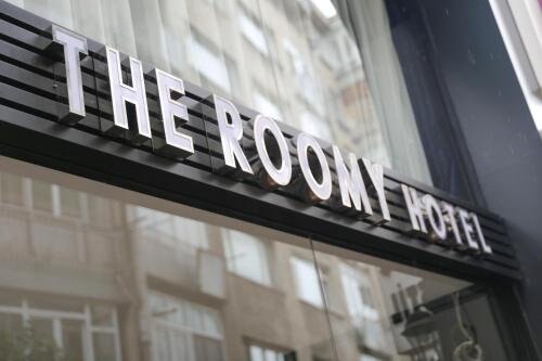 The Roomy Hotel Sisli - Tap to explore photos