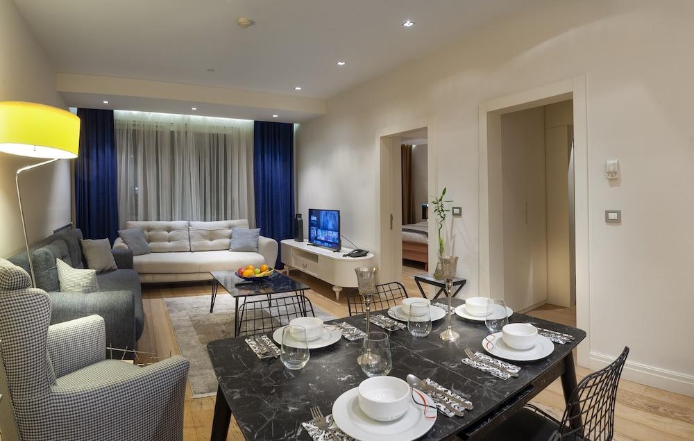Armoni Residence Room Type - Deluxe Apartment